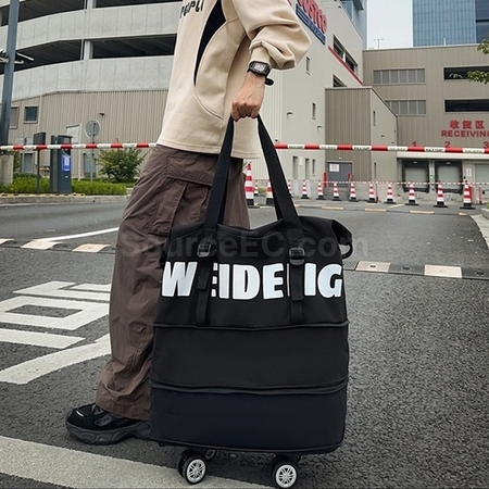 Expandable wheeled travel bag with retractable handle